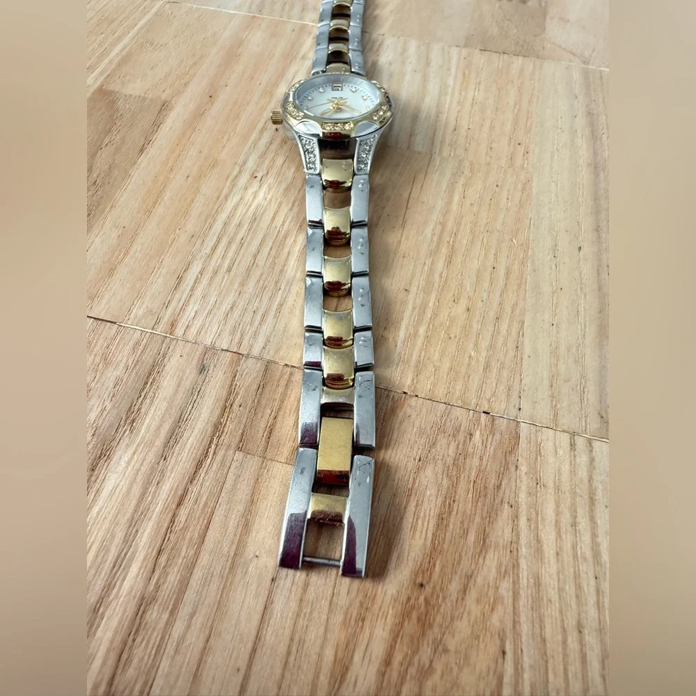 Relic ladies gold tone silver tone classic watch NEW BATTERY
